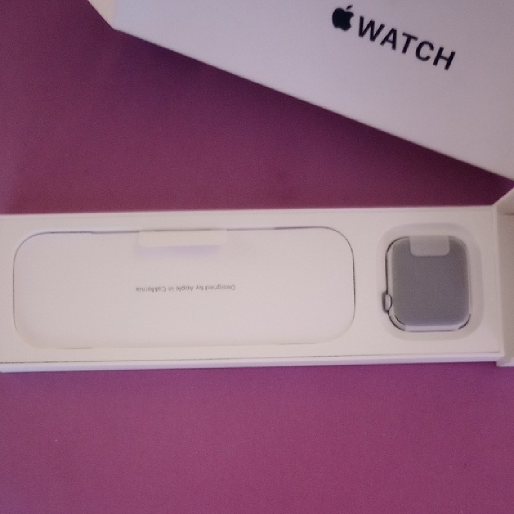 Apple Smartwatch New In Box - Picture 3 of 6